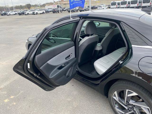 Used 2025 Hyundai Elantra Limited w/ Cargo Package image 27