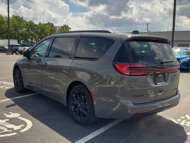 Used 2025 Chrysler Pacifica Limited FWD image 7