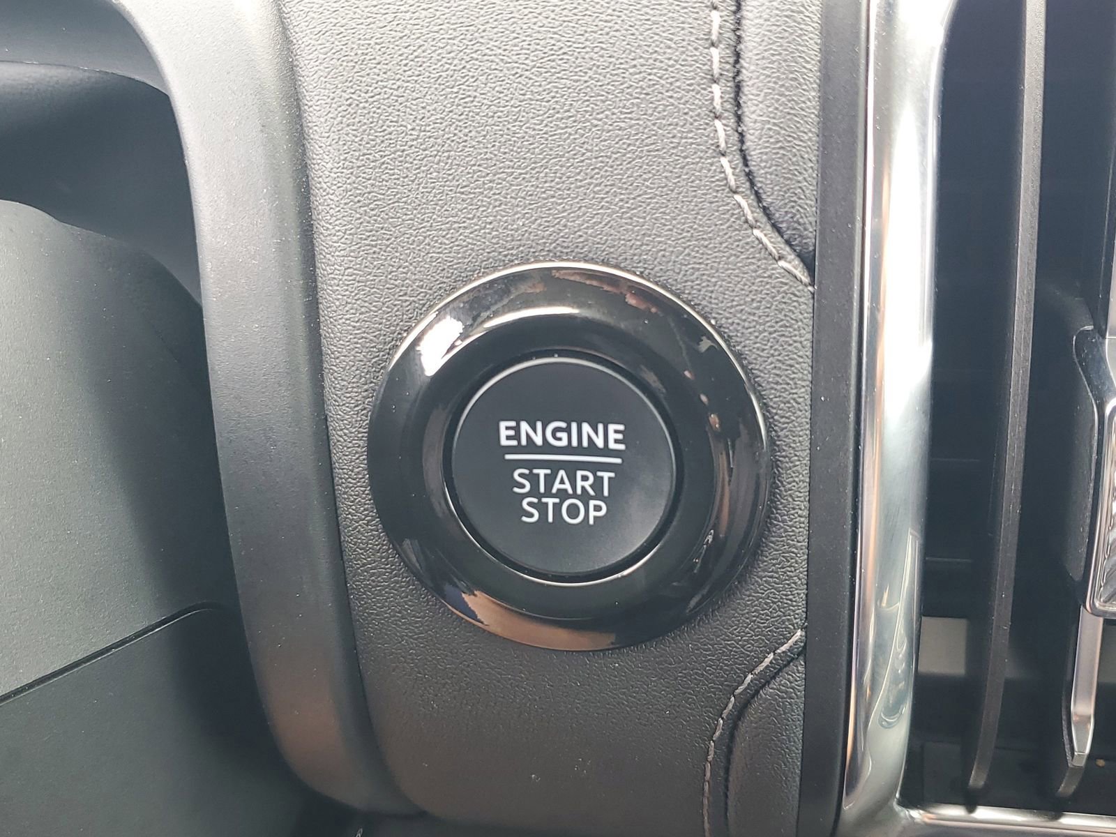 Certified 2025 Ford Expedition Platinum image 32