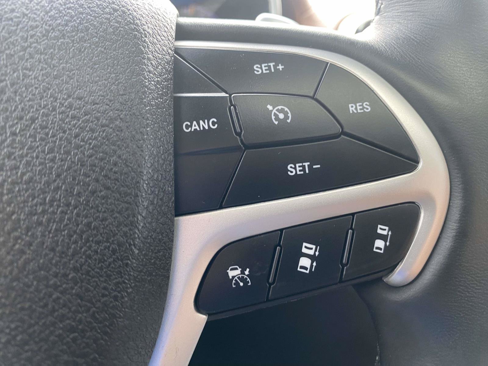 Used 2018 Jeep Grand Cherokee Summit w/ Platinum Series Group AWD/4WD image 23
