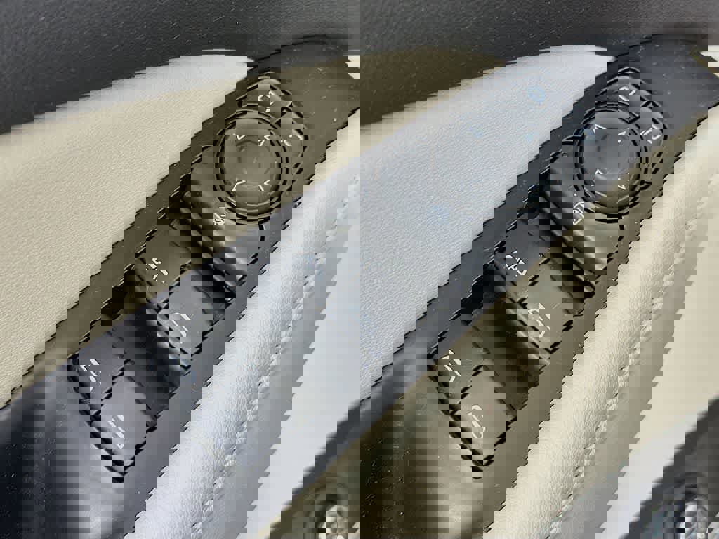 Used 2021 Buick Enclave Essence image 29