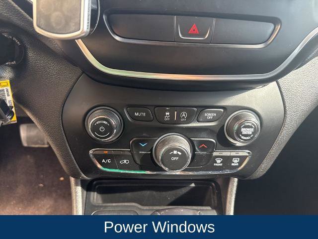 Used 2019 Jeep Cherokee Latitude w/ Popular Appearance Group image 20