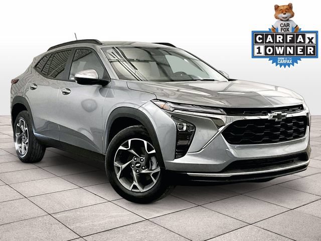 Used 2024 Chevrolet Trax LT w/ Driver Confidence Package FWD image 2