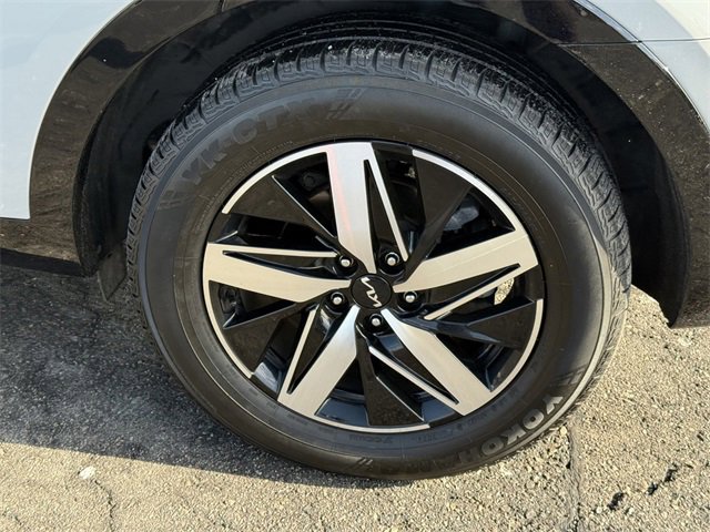 Used 2022 Kia Sorento EX w/ Panoramic Sunroof Package image 5