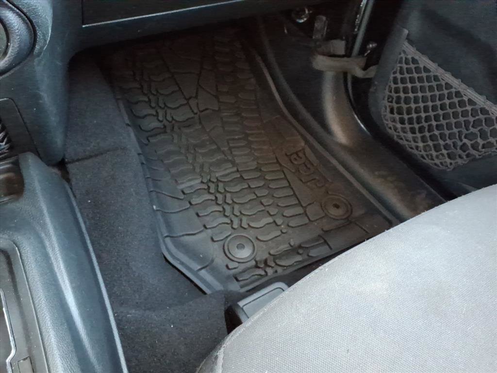 Used 2018 Jeep Wrangler Sport image 22