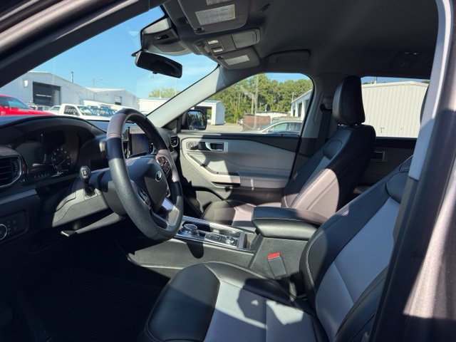Certified 2022 Ford Explorer XLT w/ Equipment Group 202A AWD/4WD image 8