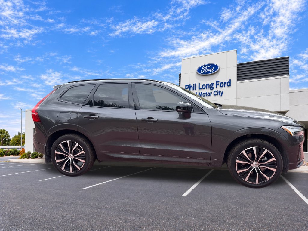 Used 2025 Volvo XC60 B5 Plus w/ Protection Package Premier AWD/4WD image 9