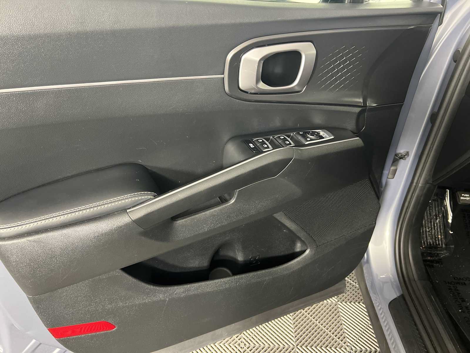 Used 2021 Kia Sorento S FWD image 13