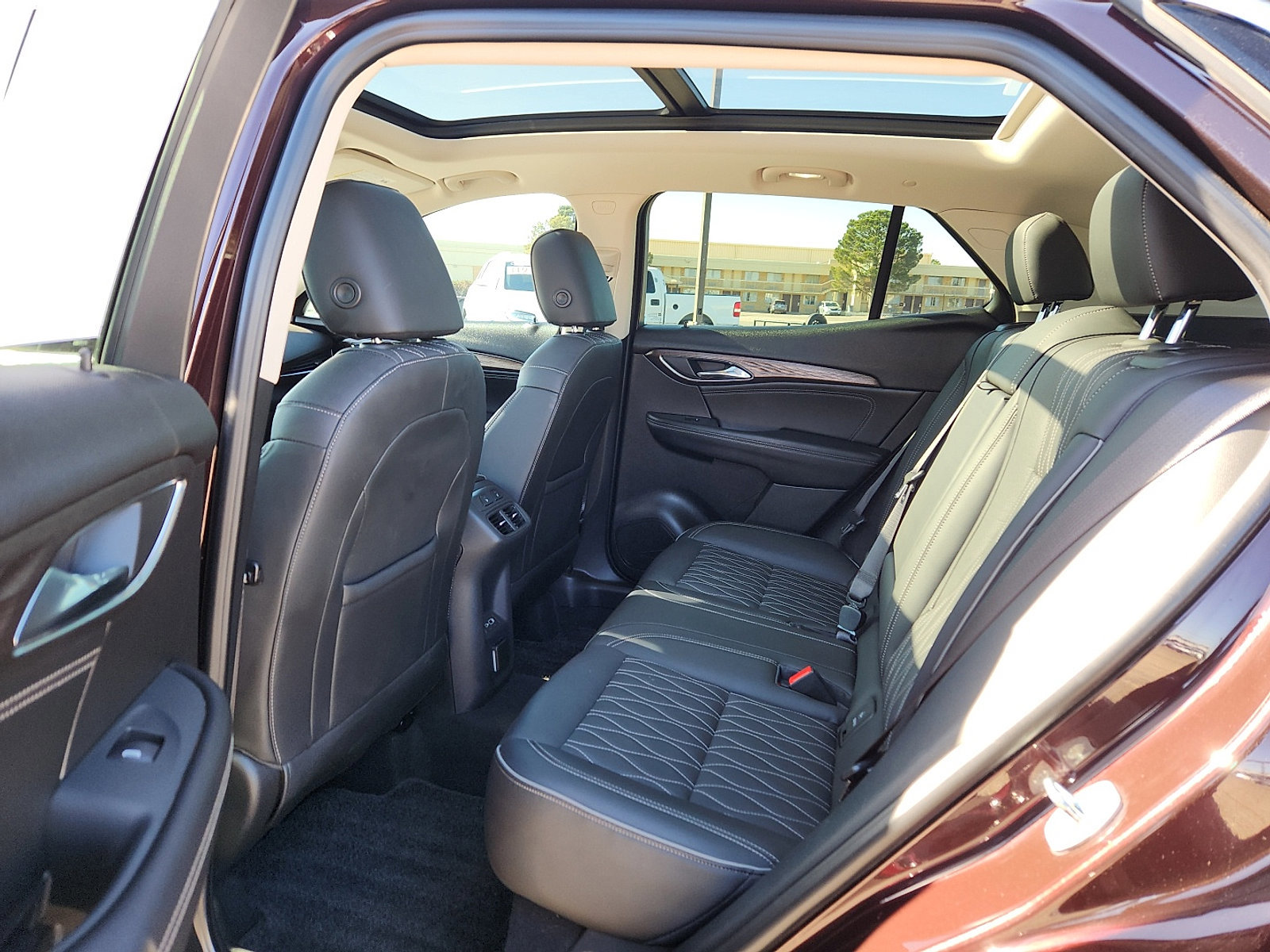 Used 2022 Buick Envision Avenir w/ Technology Package II image 9