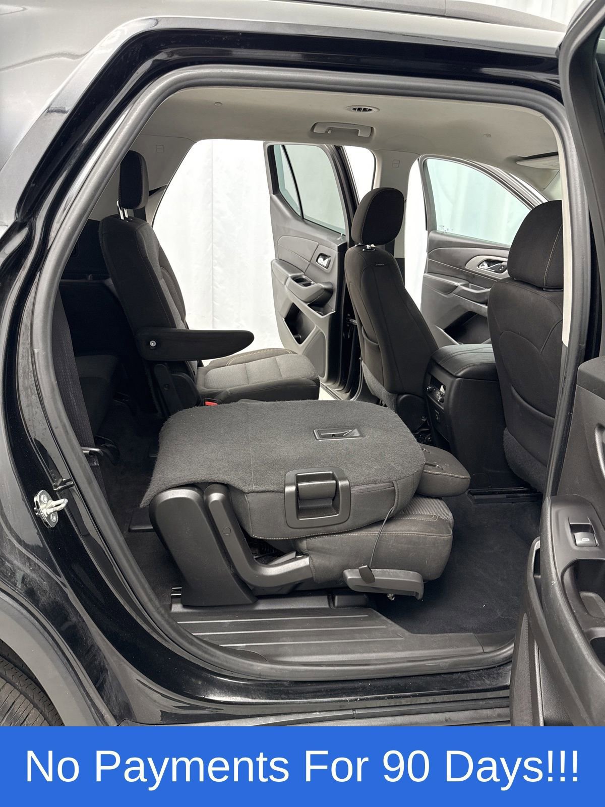 Used 2018 Chevrolet Traverse LT image 36