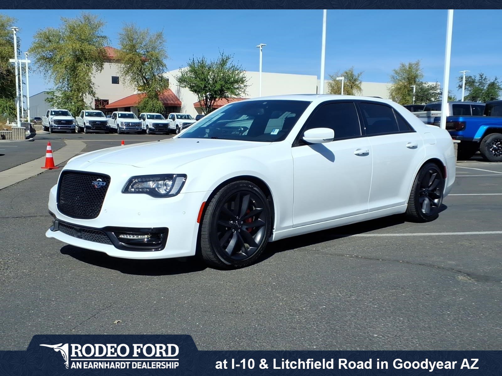 Used 2023 Chrysler 300 C image 7
