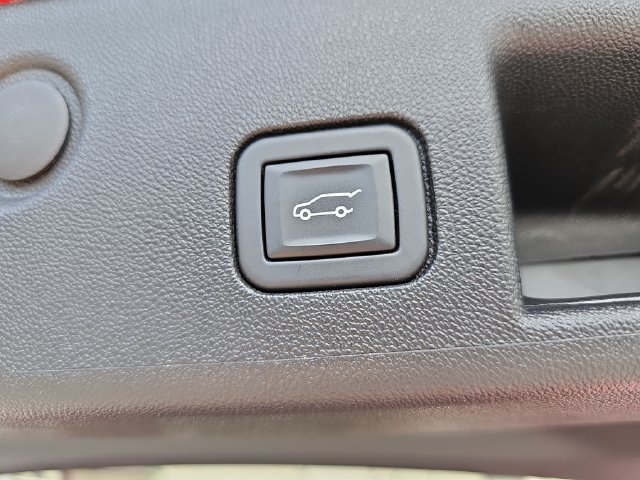 Used 2023 Chevrolet Equinox LT FWD image 13