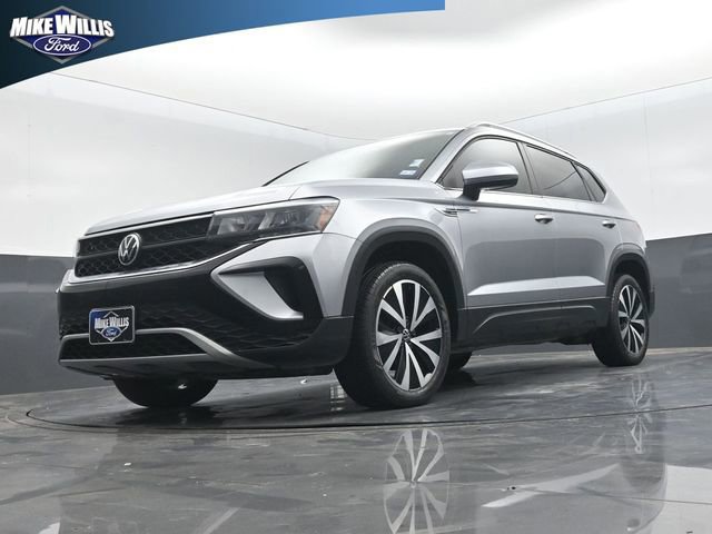 Used 2022 Volkswagen Taos SE FWD image 3