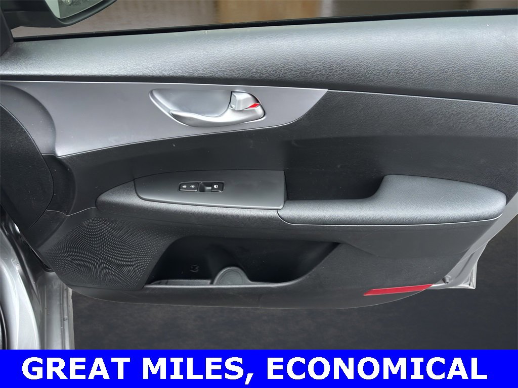 Used 2024 Kia Forte LXS image 9