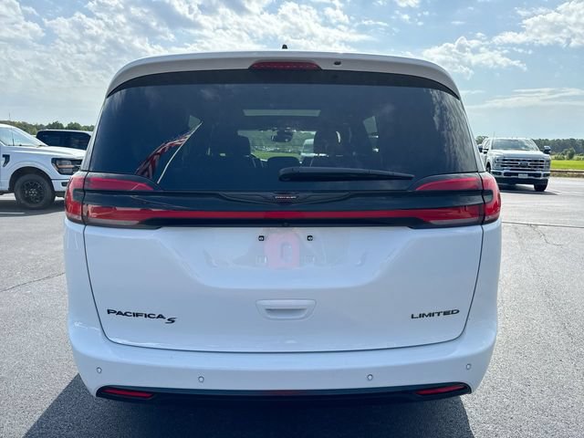 Used 2025 Chrysler Pacifica Limited FWD image 25