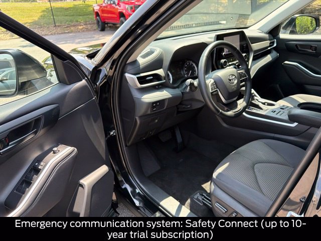 Used 2023 Toyota Highlander LE AWD/4WD image 29