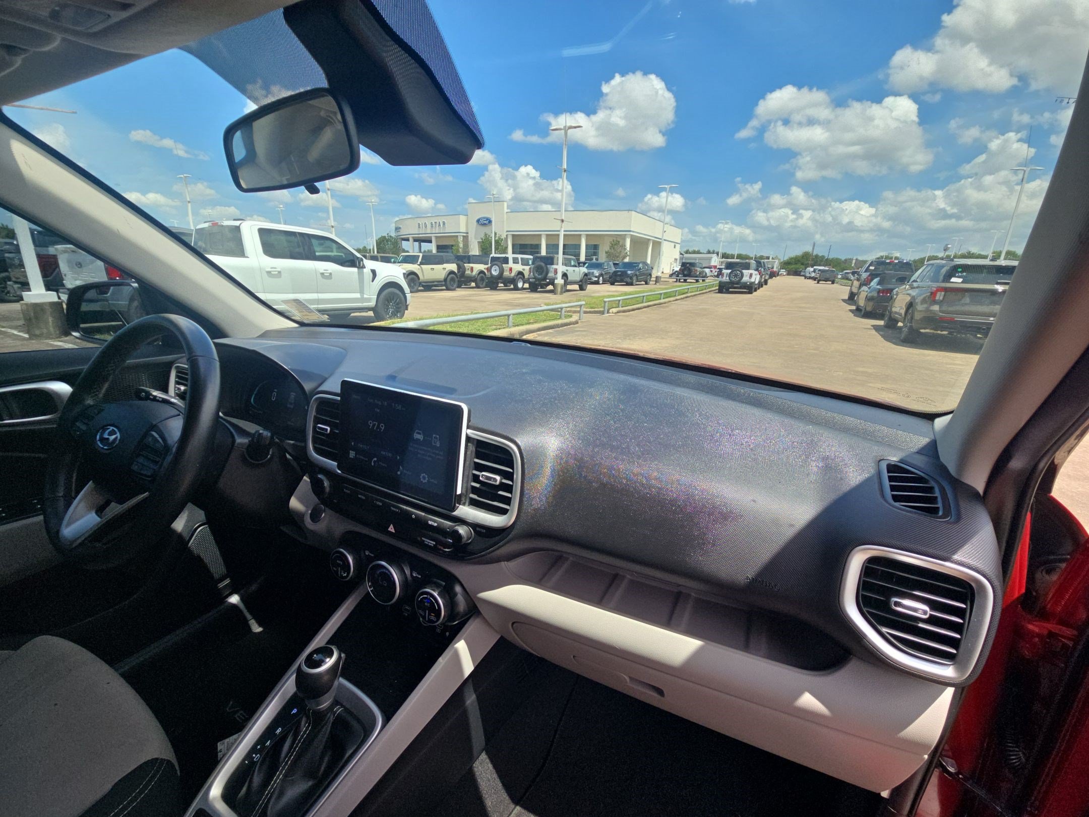 Used 2026 Hyundai Venue SEL FWD image 30