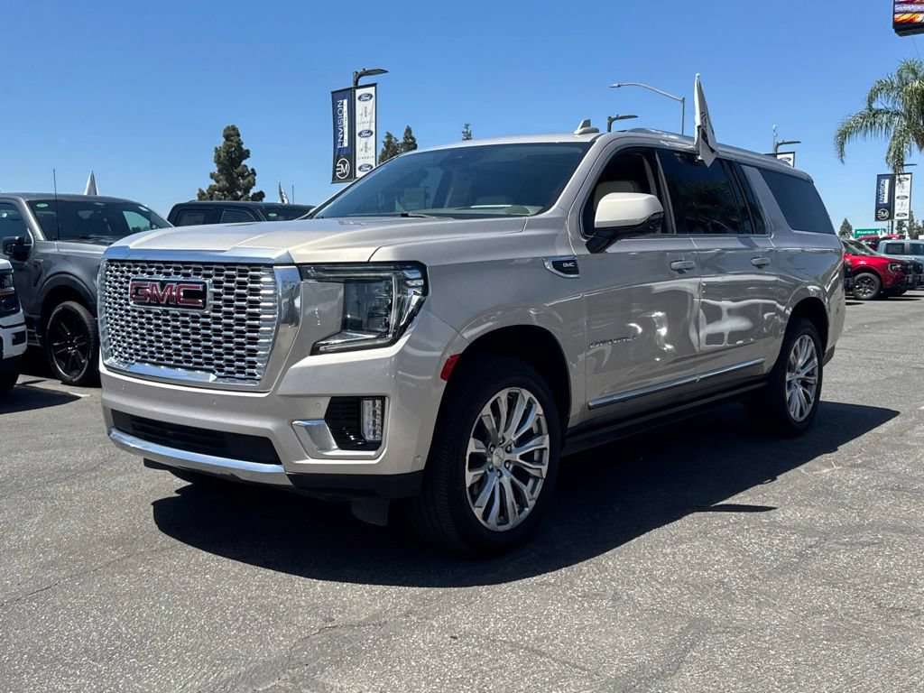 Used 2023 GMC Yukon XL Denali w/ Denali Reserve Package AWD/4WD image 6