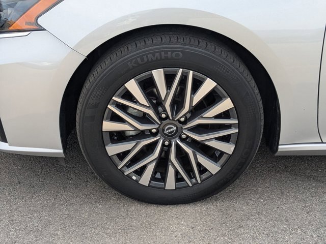 Used 2024 Nissan Altima 2.5 SV FWD image 10
