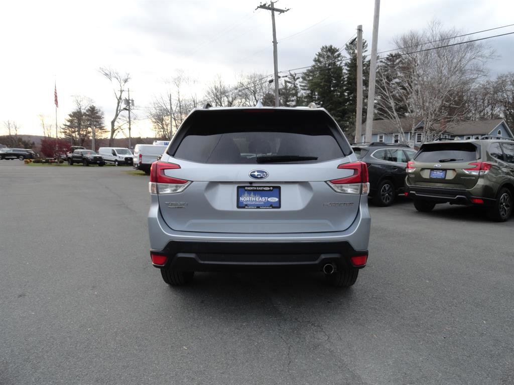 Used 2020 Subaru Forester Limited image 4