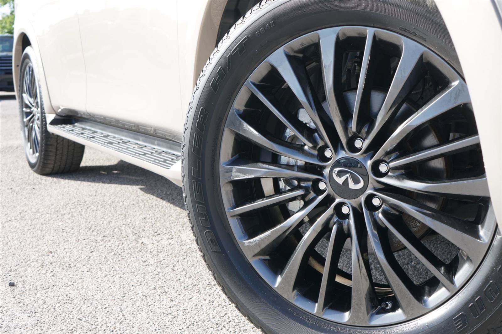 Used 2023 INFINITI QX80 Premium Select w/ Cargo Package AWD/4WD image 2