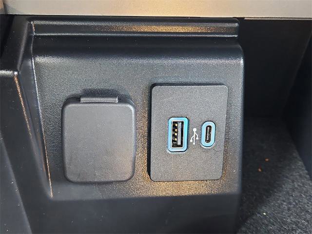 Certified 2022 Ford Explorer XLT w/ Equipment Group 202A image 15