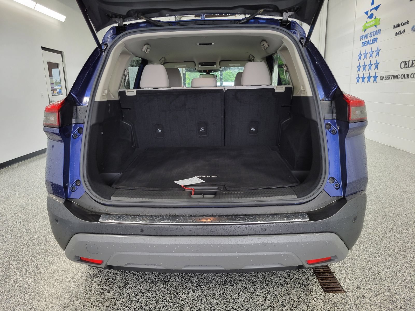 Used 2022 Nissan Rogue SV AWD/4WD image 6