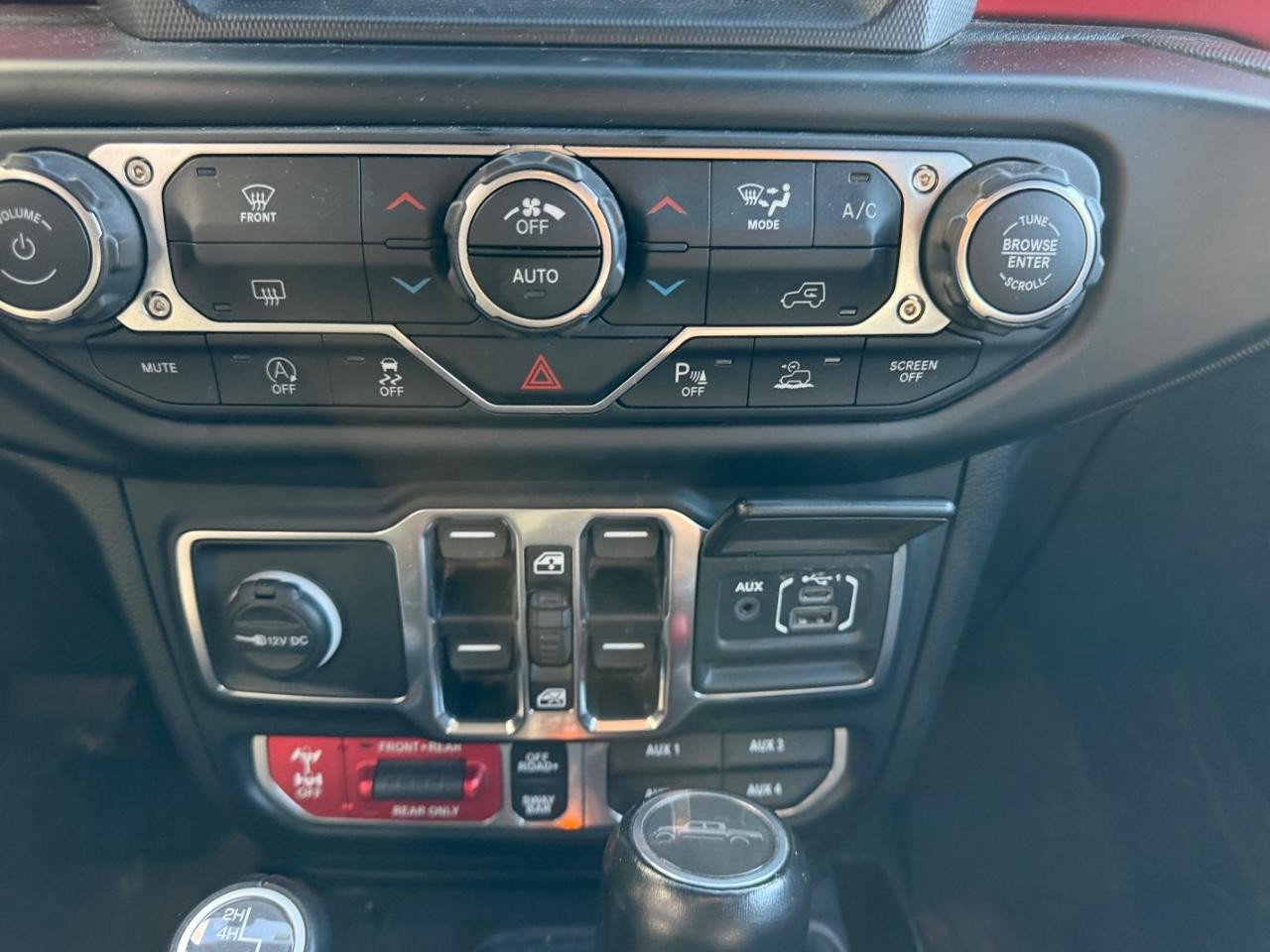 Used 2022 Jeep Gladiator Rubicon w/ Safety Group AWD/4WD image 15
