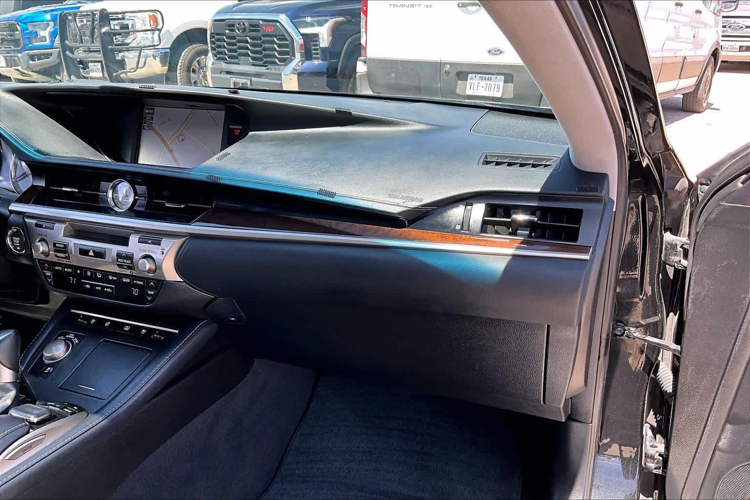 Used 2018 Lexus ES 350 w/ Luxury Package w/Wood Trim FWD image 18