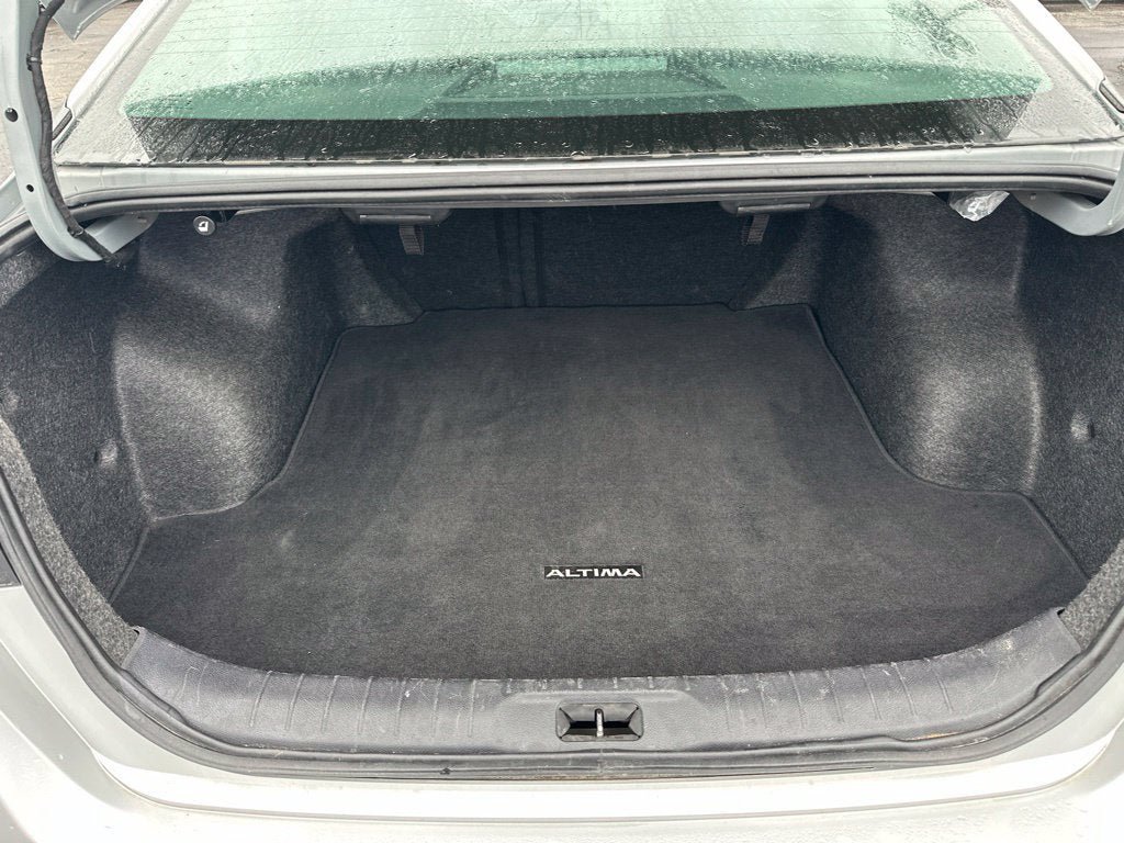 Used 2024 Nissan Altima 2.5 SV FWD image 9