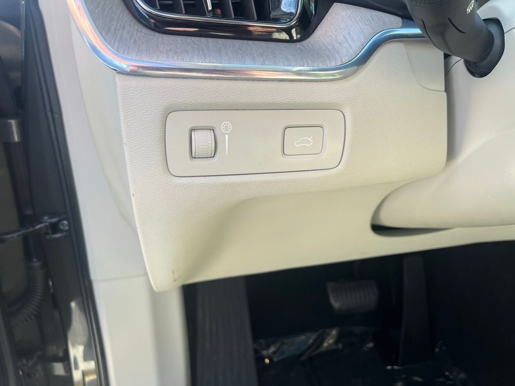 Used 2018 Volvo XC60 T6 Inscription w/ Luxury Seat Package AWD/4WD image 39