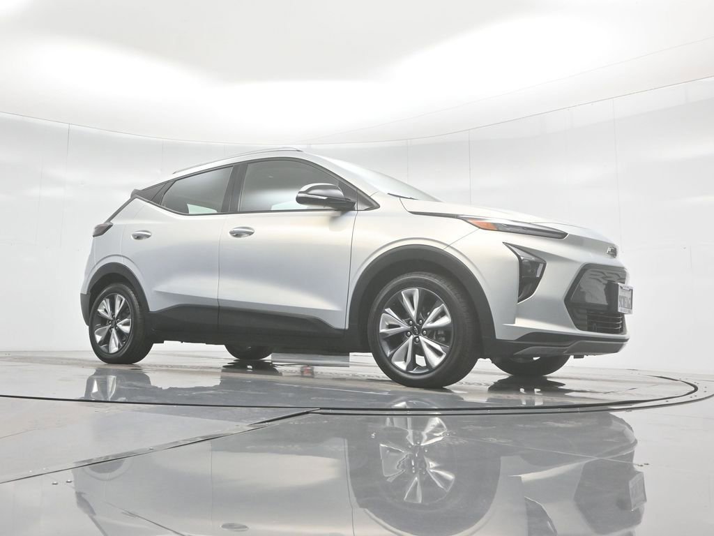 Used 2022 Chevrolet Bolt EUV LT w/ Convenience Package image 6