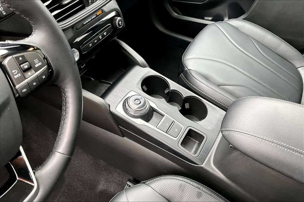 Certified 2025 Ford Escape SE w/ PHEV Premium Package FWD image 16