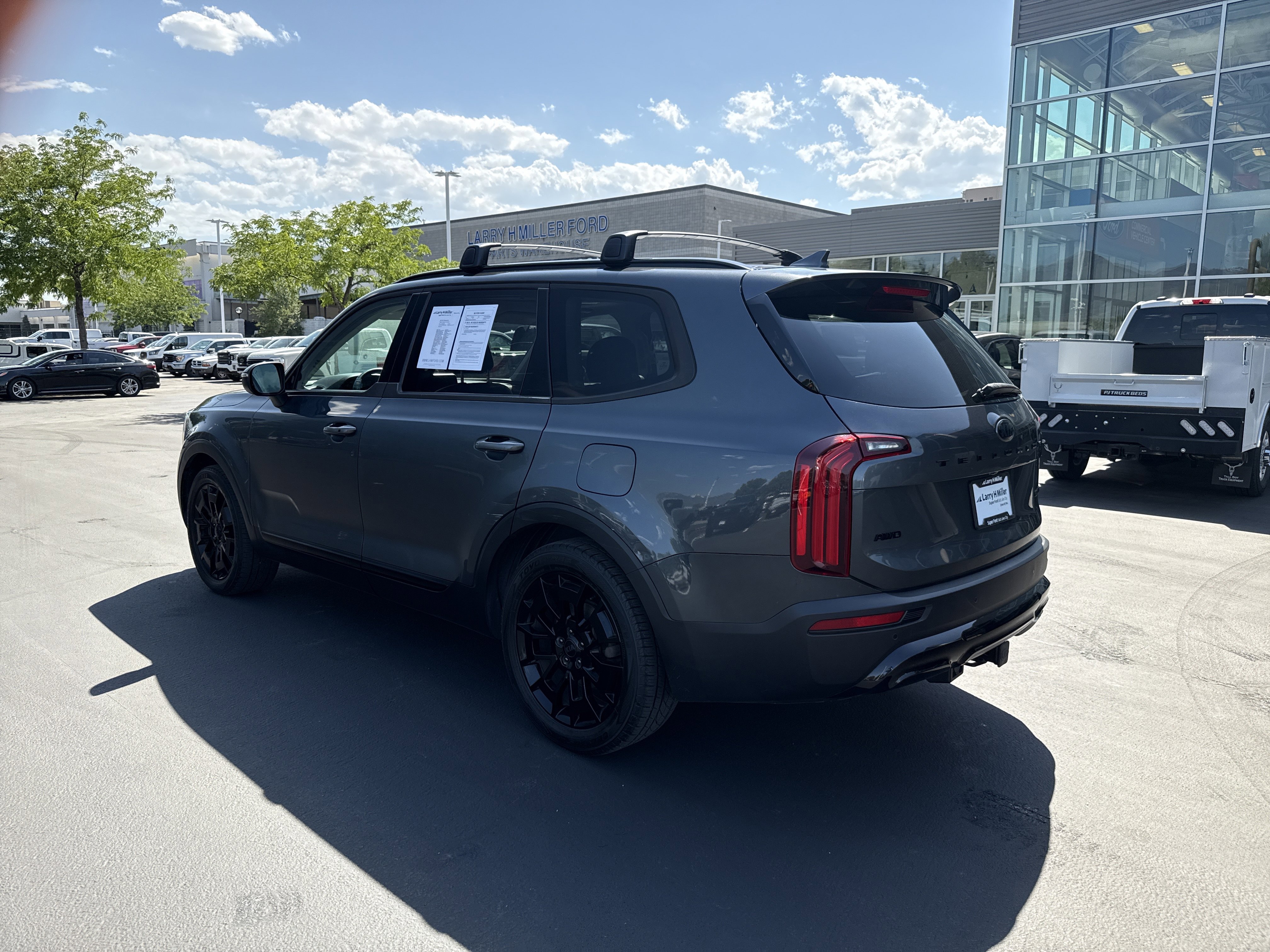 Used 2021 Kia Telluride EX w/ EX Premium Package AWD/4WD image 3