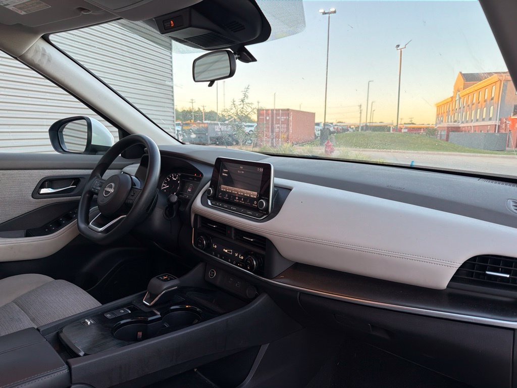 Used 2023 Nissan Rogue SV FWD image 13