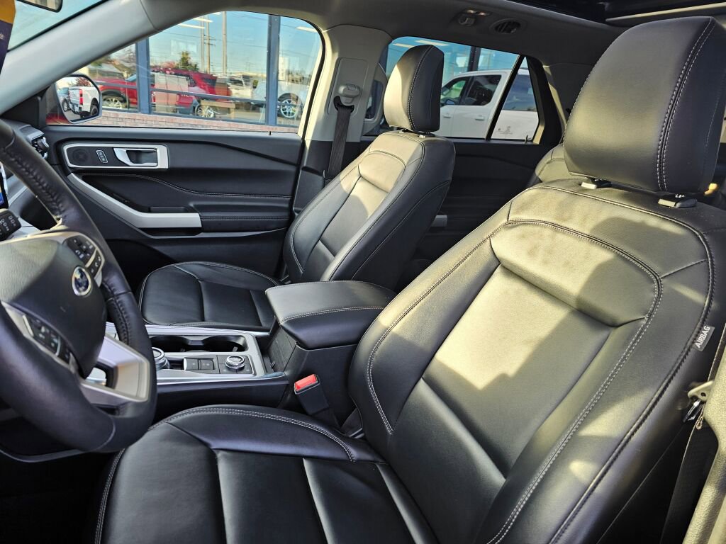 Certified 2023 Ford Explorer XLT w/ Equipment Group 202A image 19