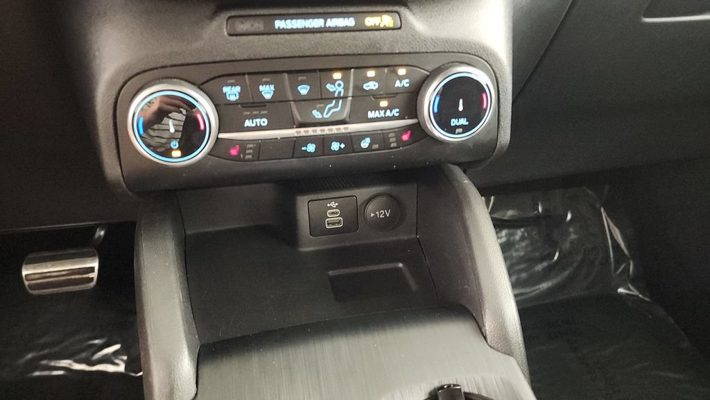 Certified 2024 Ford Escape ST-Line AWD/4WD image 17