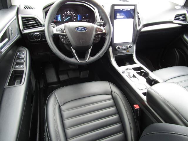 Certified 2024 Ford Edge SEL w/ Convenience Package AWD/4WD image 2