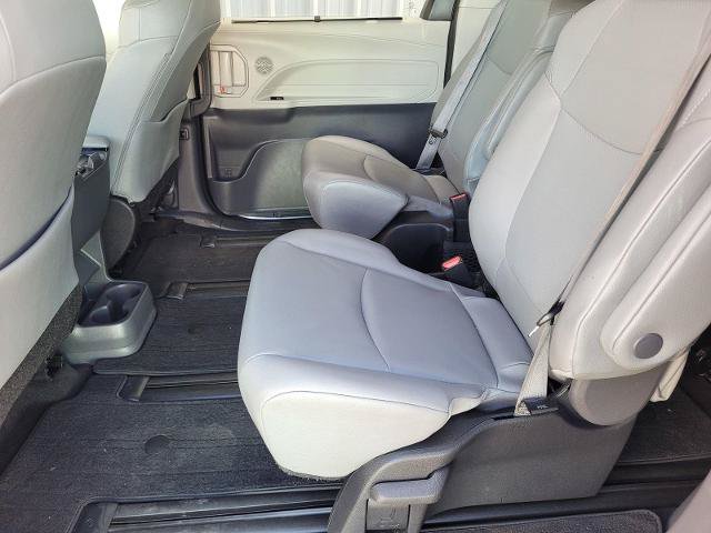Used 2022 Toyota Sienna XLE AWD/4WD image 19