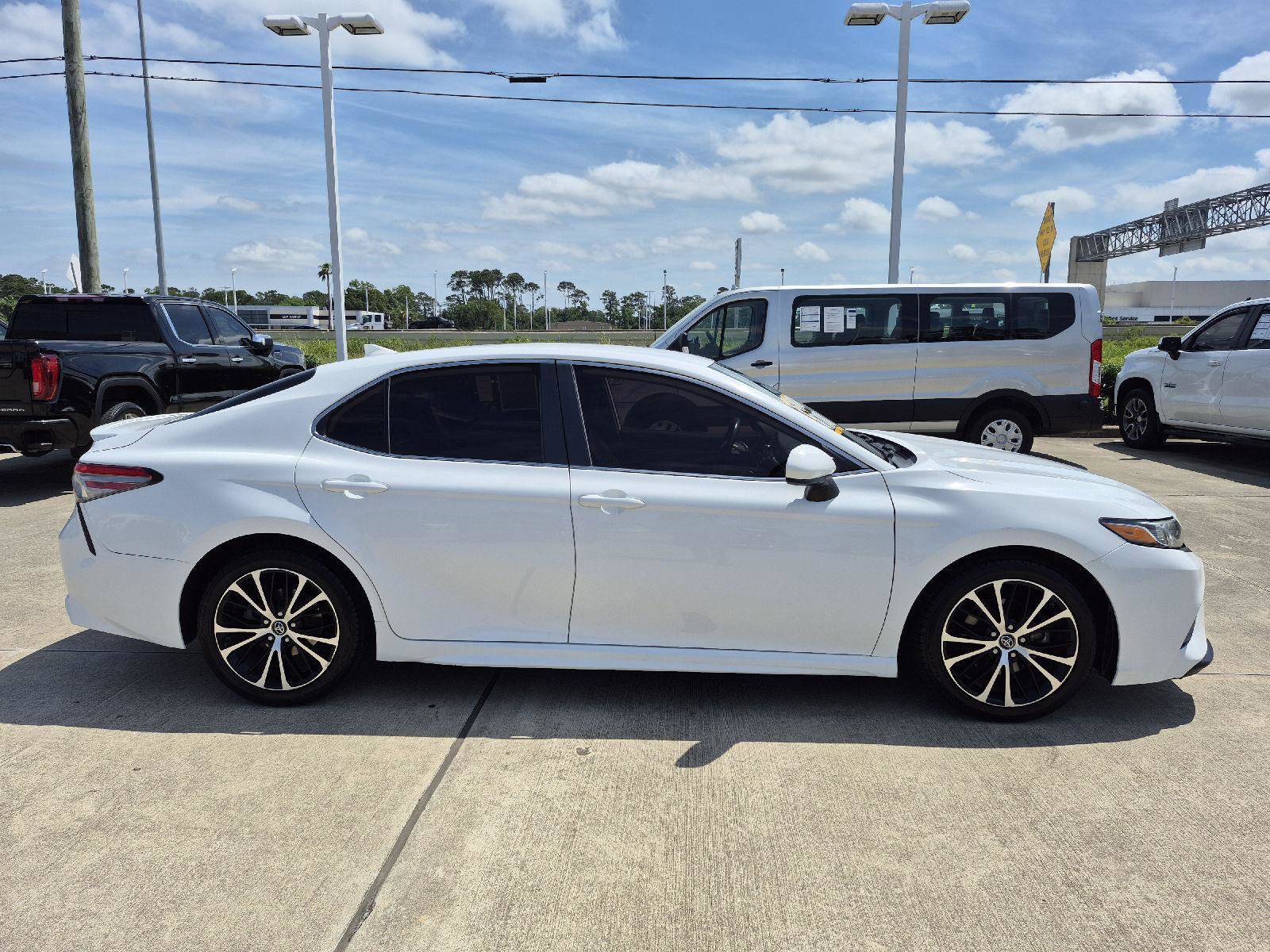 Used 2019 Toyota Camry SE FWD image 13