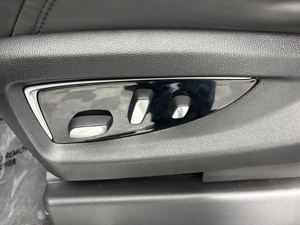 Used 2020 Cadillac Escalade Premium Luxury image 16