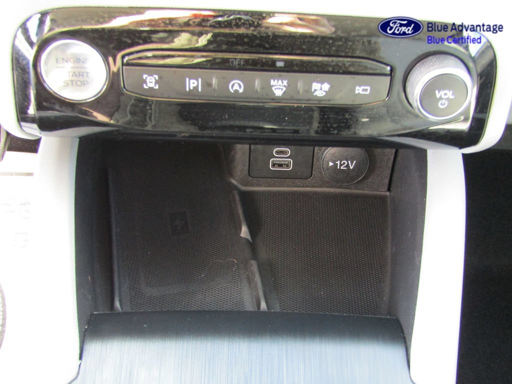 Certified 2025 Ford Escape Platinum w/ Premium Technology Package AWD/4WD image 30
