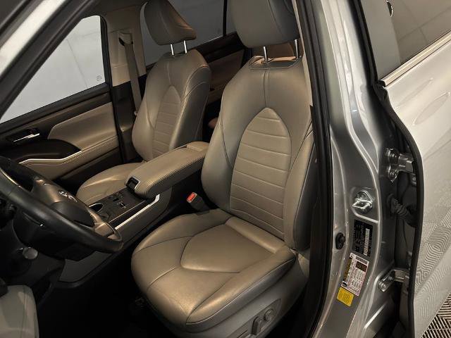 Used 2023 Toyota Highlander L image 17