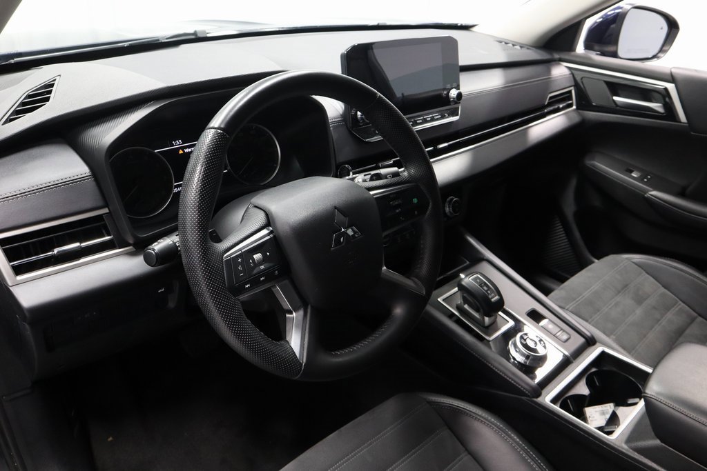 Used 2024 Mitsubishi Outlander SE image 25