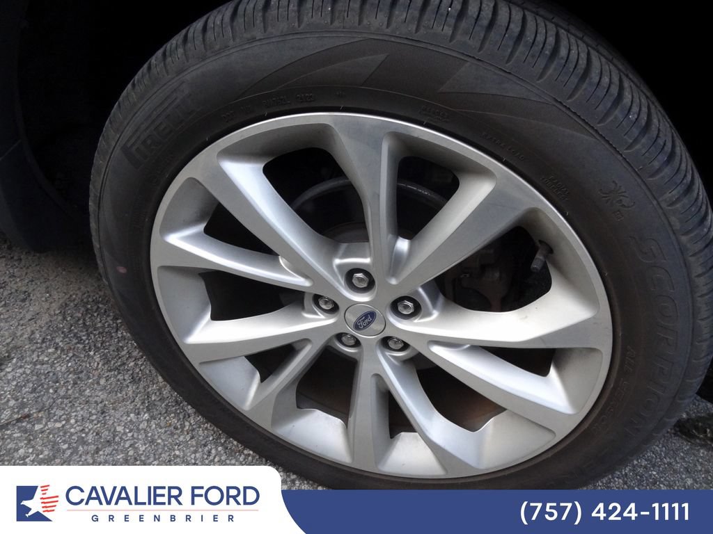 Certified 2023 Ford Explorer Platinum w/ Technology Package AWD/4WD image 13