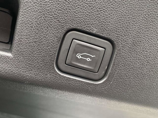Used 2025 GMC Acadia Elevation image 13