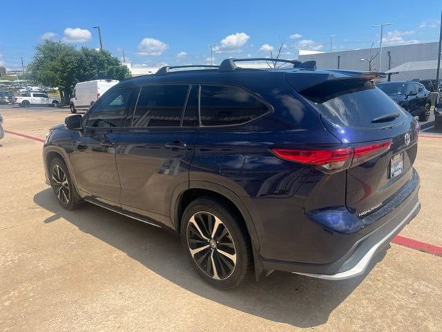 Used 2022 Toyota Highlander XSE AWD/4WD image 4