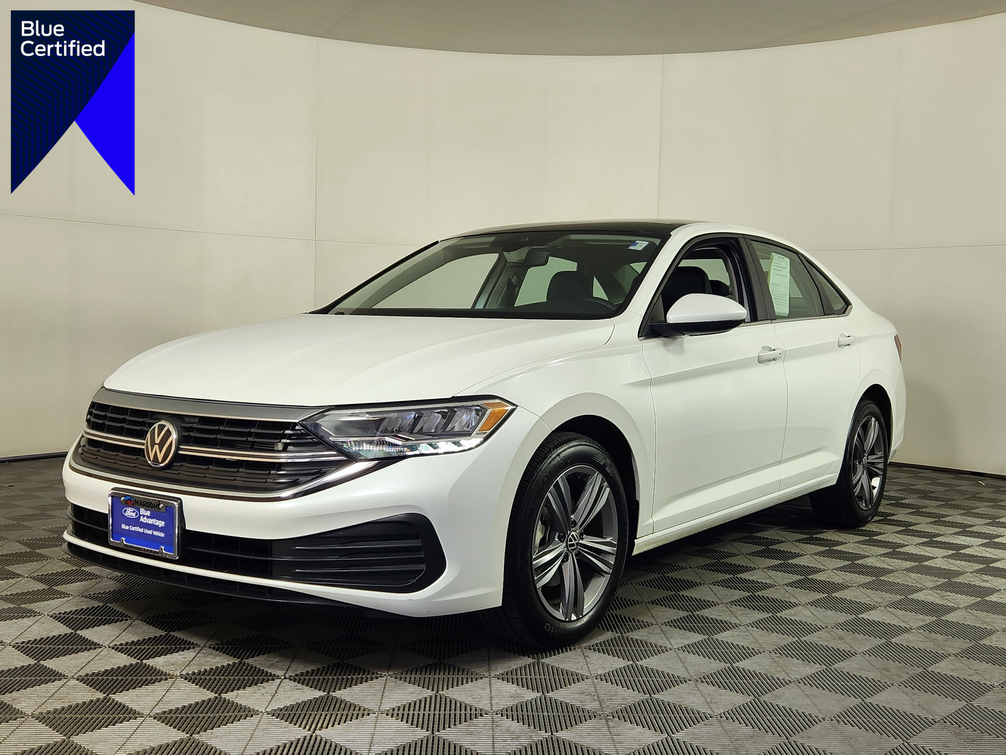 Used 2024 Volkswagen Jetta SE w/ Panoramic Sunroof Package