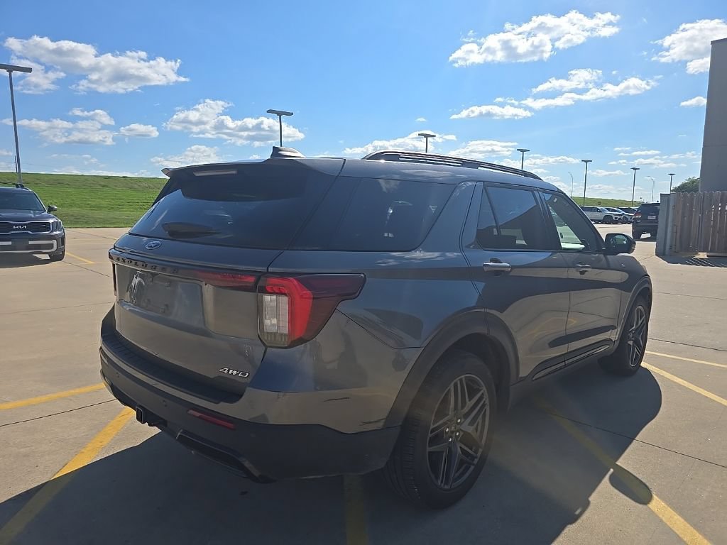 Certified 2025 Ford Explorer ST-Line w/ ST-Line Street Pack AWD/4WD image 5
