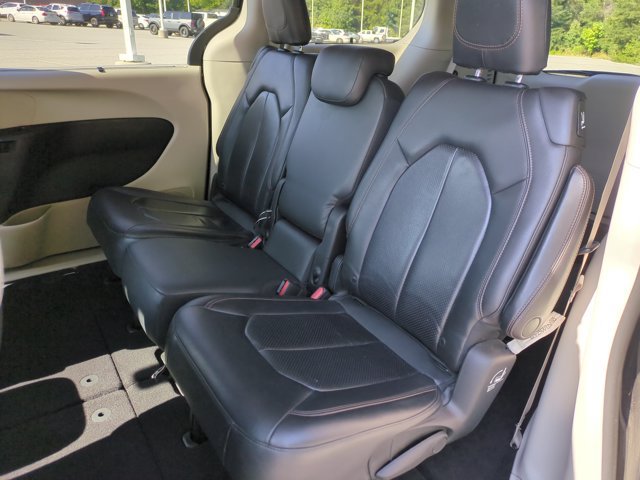 Used 2019 Chrysler Pacifica Touring-L FWD image 28